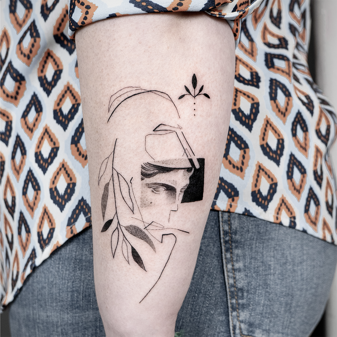 Tattoo tatuaje microrealismo atenea fineline minimalist abstractart Leire Mdmi Asanoha Tattoo Studio