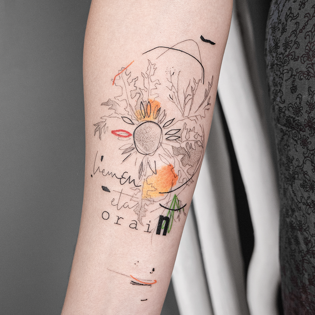 Tattoo tatuaje flores eguzkilore fineline minimalist abstractart Leire Mdmi Asanoha Tattoo Studio